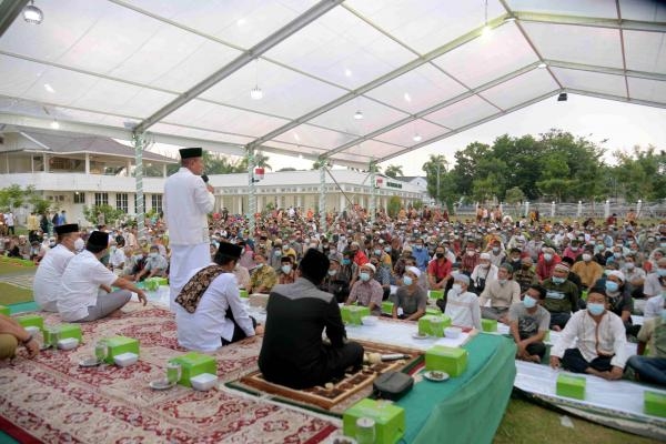 1.200 Abang Becak Penuhi Undangan Buka Puasa Bersama dengan Edy Rahmayadi